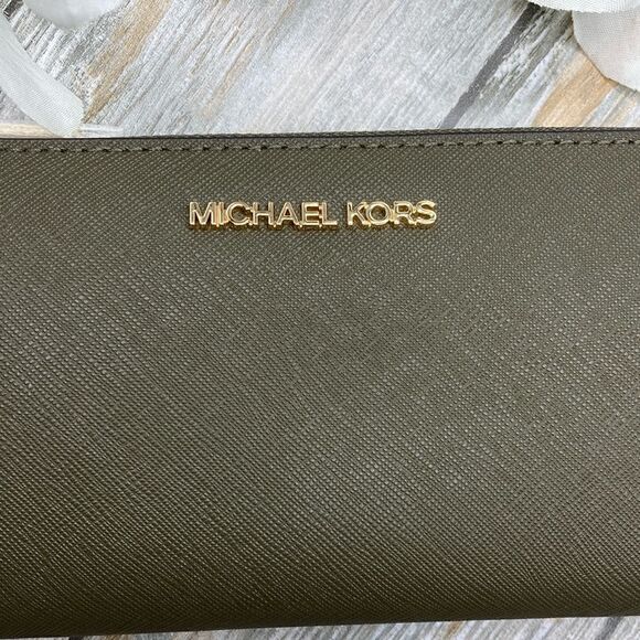 Michael Kors Jet Set Travel Large Saffiano Leather Quarter-Zip Wallet Bag Purse - Picture 2 of 12